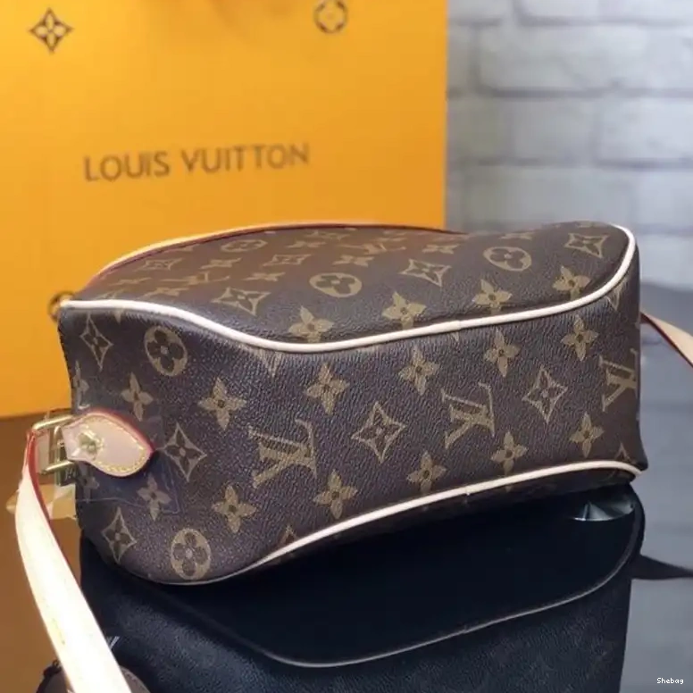 1906BL0134 LV Bags 0519
